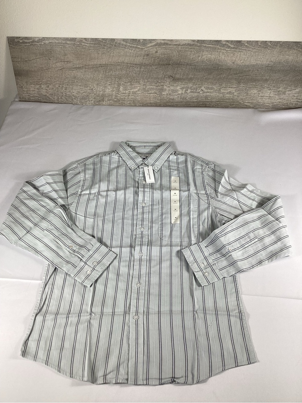 Banana Republic Mens Light Blue Striped Button-Down Shirt size M NWT